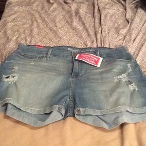 Signature High Rise Shorts by Levi Strauss